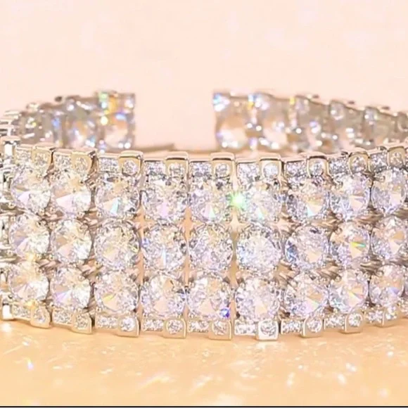 58ct Cuff Bracelet - Picture 7 of 12